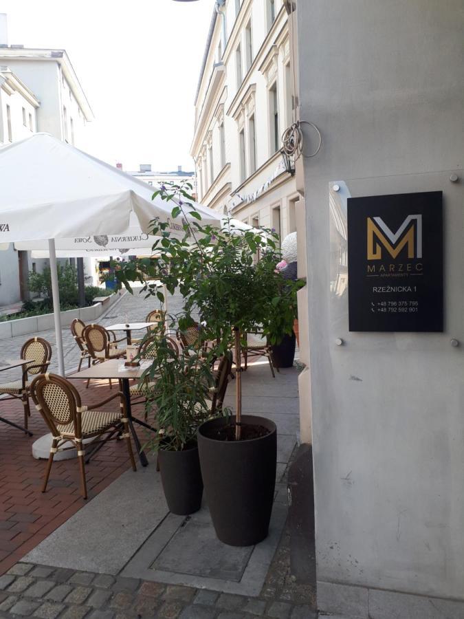 Rezydencja Marzec Гнезно Экстерьер фото