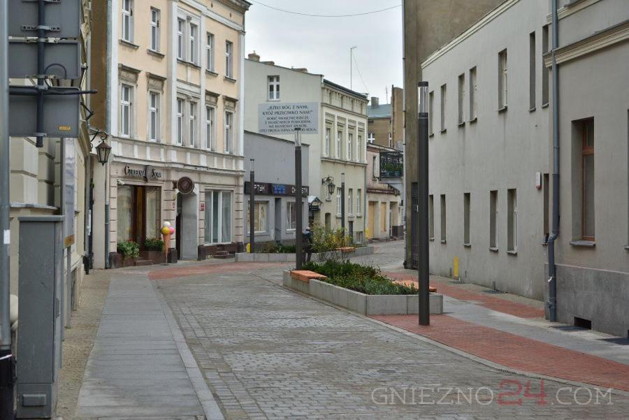 Rezydencja Marzec Гнезно Экстерьер фото